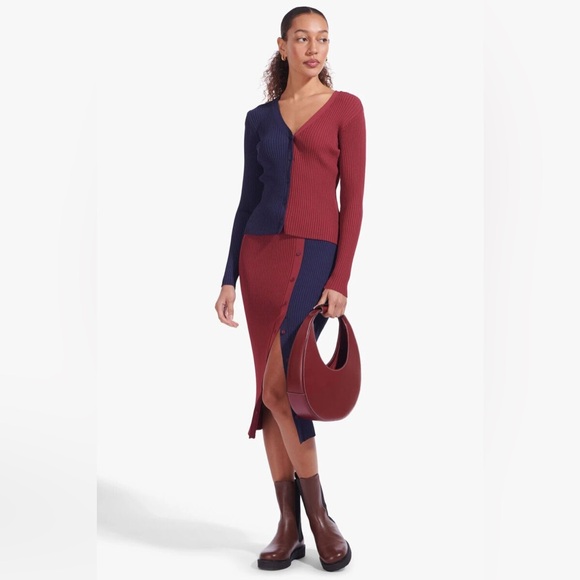 Staud Moon Bag in Raspberry - Picture 3 of 14